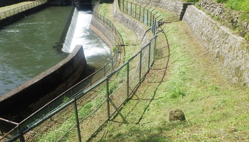 県単河川改修工事（南牧村 杣添橋上流）